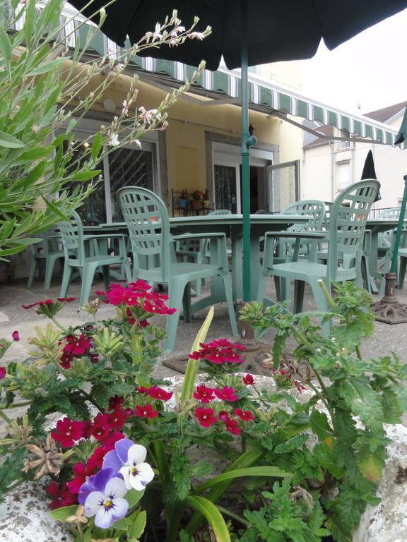 Cafe Hotel De La Gare 샹파뇰 외부 사진