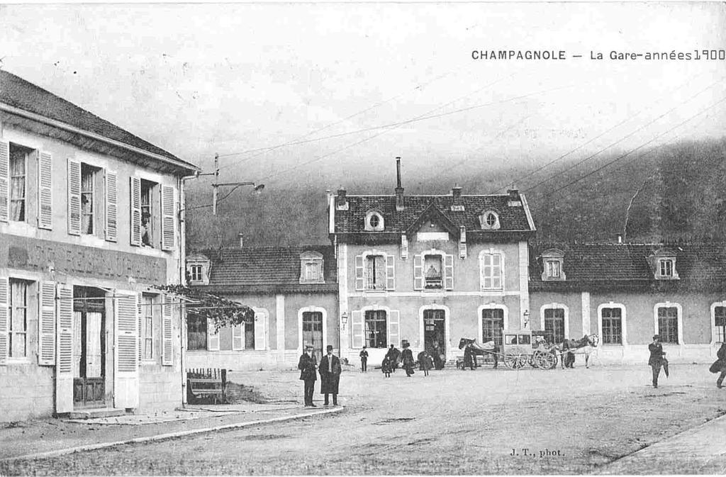 Cafe Hotel De La Gare 샹파뇰 외부 사진