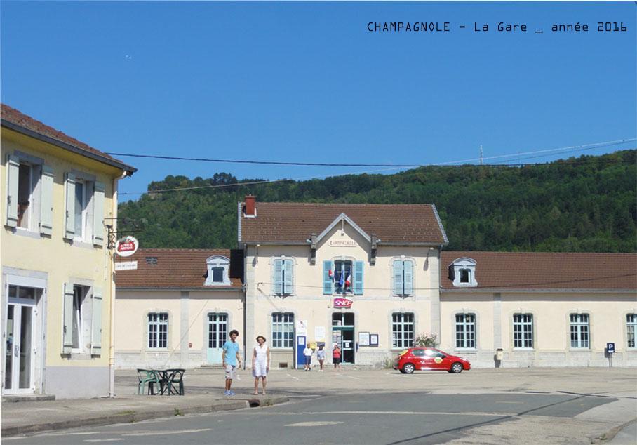 Cafe Hotel De La Gare 샹파뇰 외부 사진
