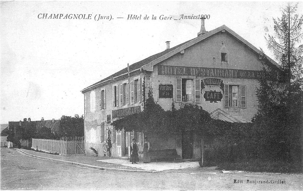 Cafe Hotel De La Gare 샹파뇰 외부 사진