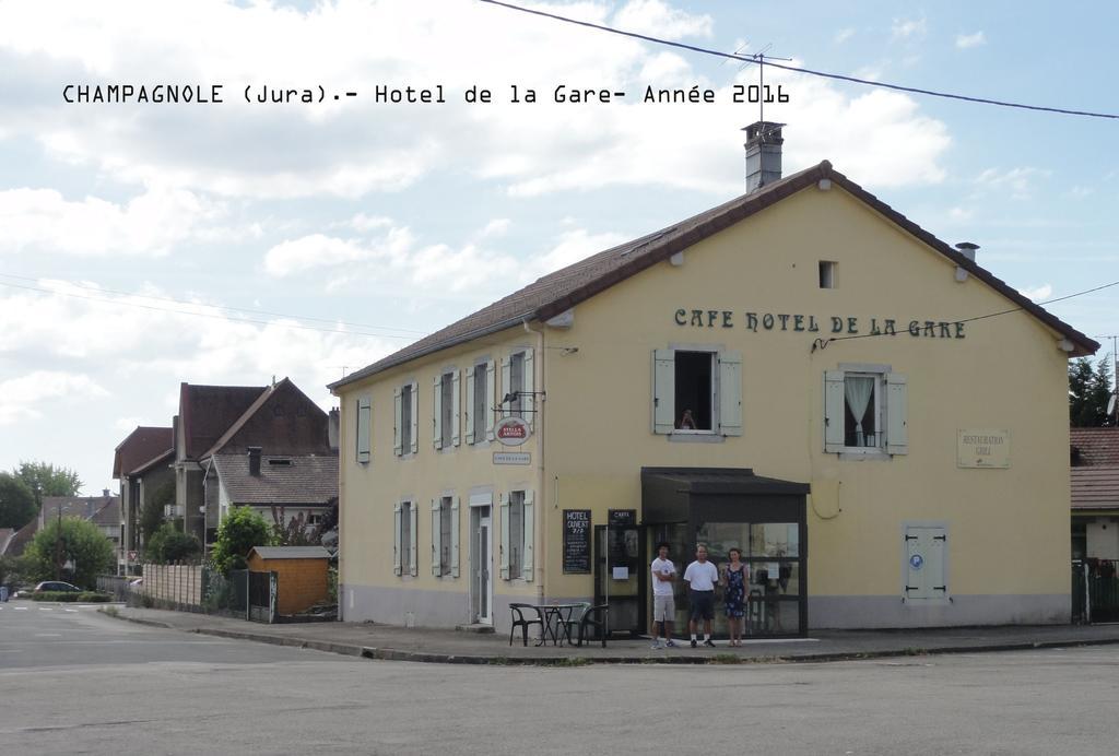 Cafe Hotel De La Gare 샹파뇰 외부 사진