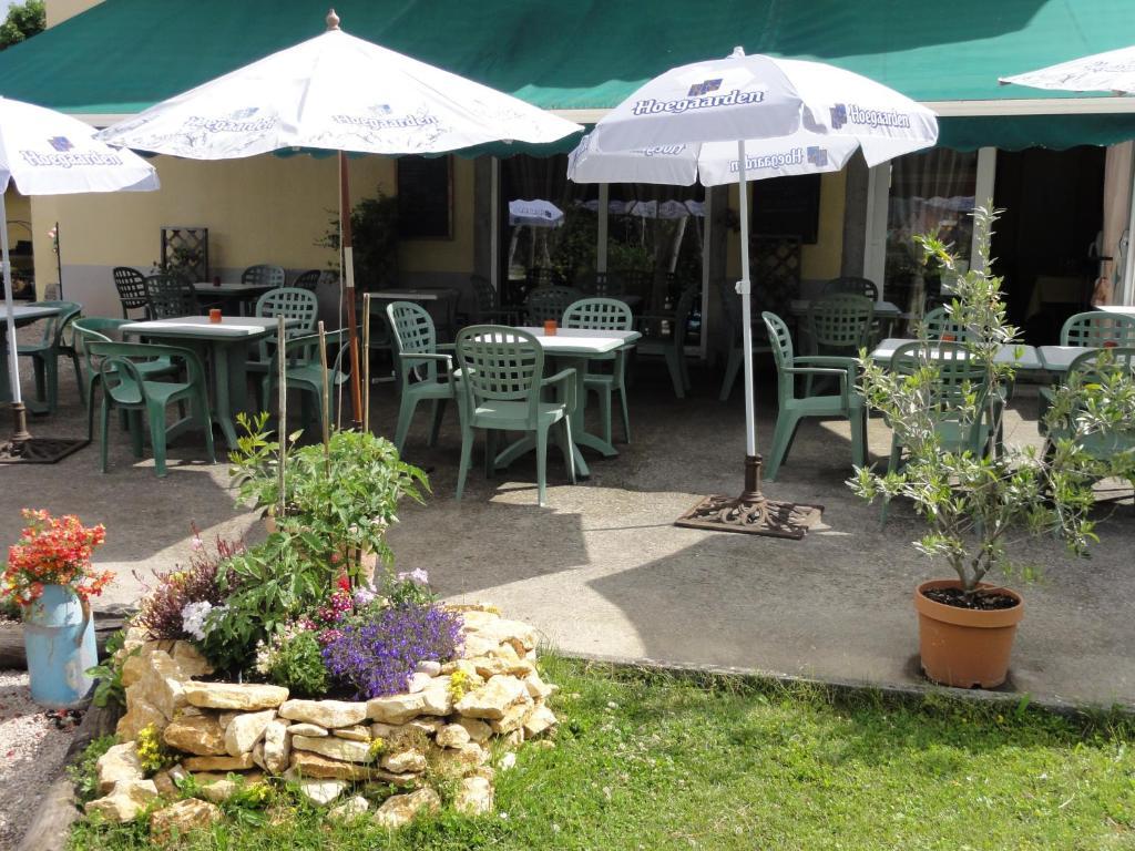 Cafe Hotel De La Gare 샹파뇰 외부 사진